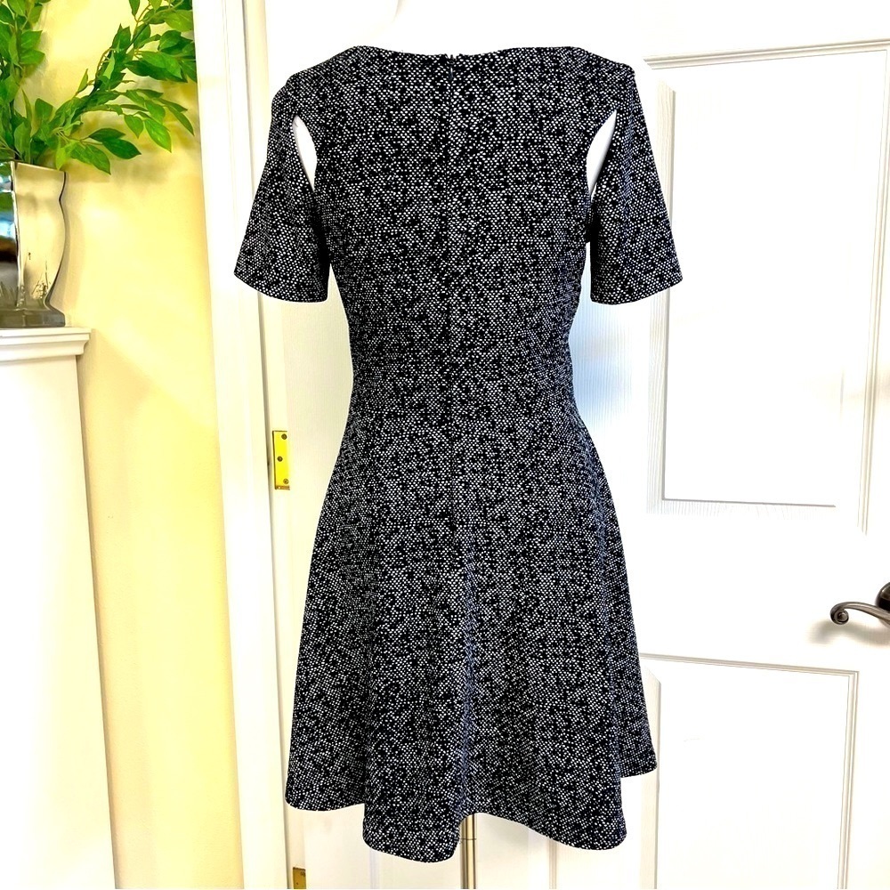 AQUA cutout Barbie doll fit Fit flare black gray women’s dress women’s size L